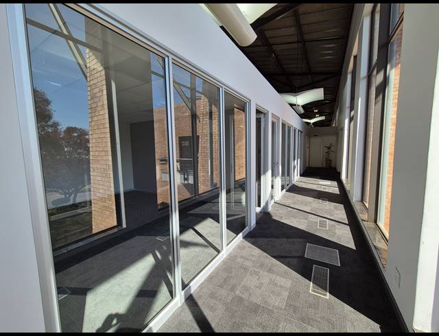 3,888M² OFFICE FOR SALE IN LONGMEADOW